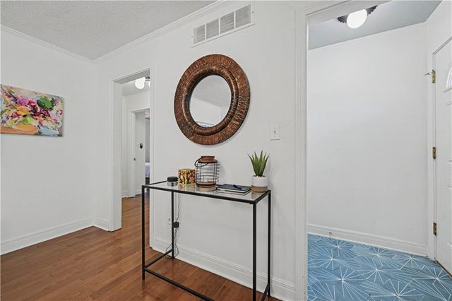 7525 Eaton Street, Prairie Village, KS 66208