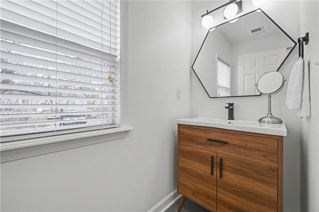 7525 Eaton Street, Prairie Village, KS 66208