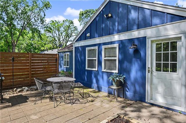 7525 Eaton Street, Prairie Village, KS 66208