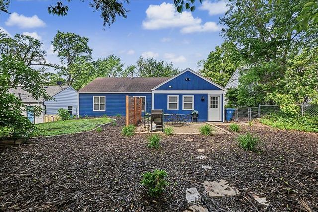 7525 Eaton Street, Prairie Village, KS 66208