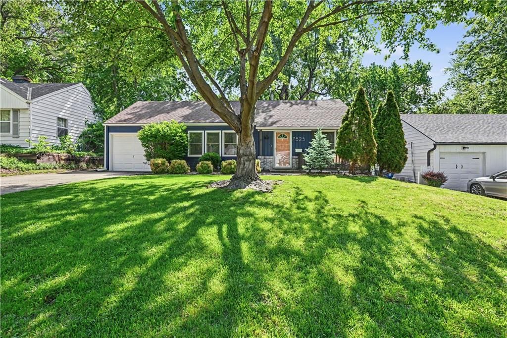 7525 Eaton Street, Prairie Village, KS 66208