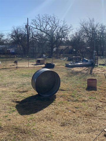 209 S Avenue D, Cross Plains, TX 76443