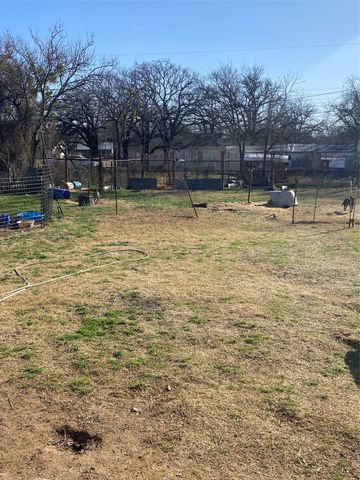 209 S Avenue D, Cross Plains, TX 76443