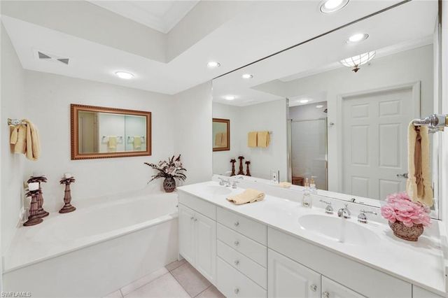 315 Dunes BLVD 404, Naples, FL 34110