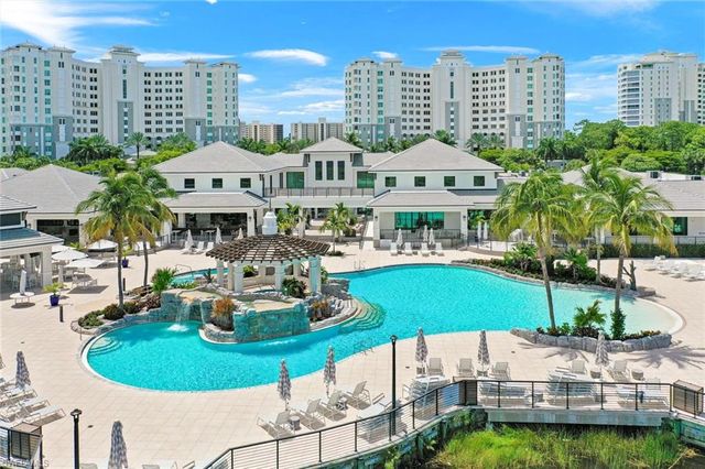 315 Dunes BLVD 404, Naples, FL 34110