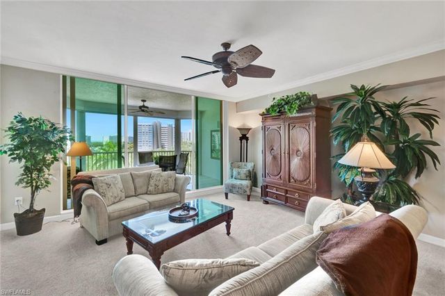 315 Dunes BLVD 404, Naples, FL 34110