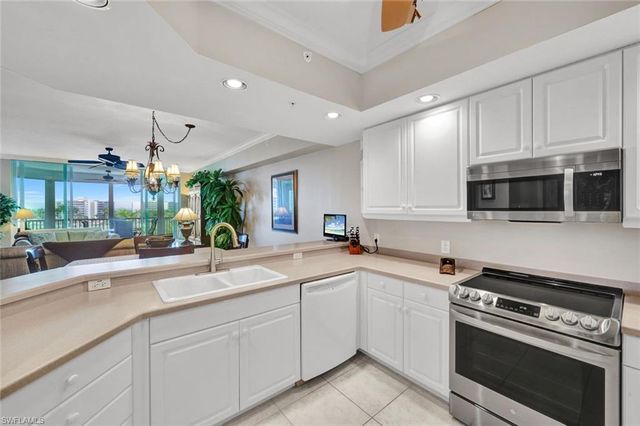 315 Dunes BLVD 404, Naples, FL 34110