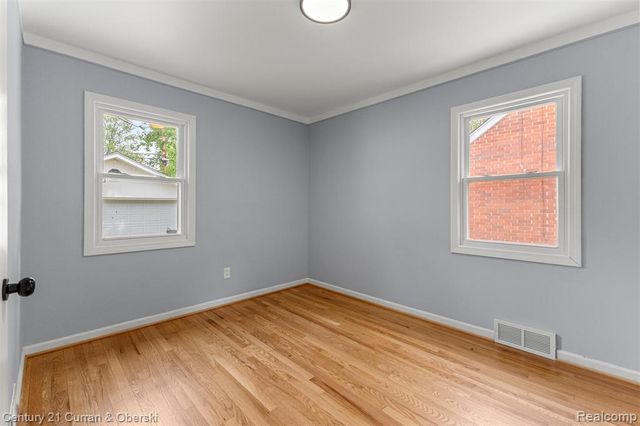 8276 Riverview Street, Dearborn Heights, MI 48127