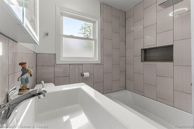 8276 Riverview Street, Dearborn Heights, MI 48127