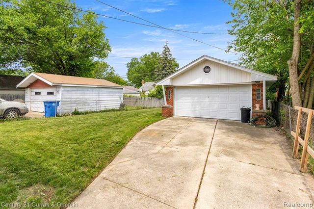 8276 Riverview Street, Dearborn Heights, MI 48127