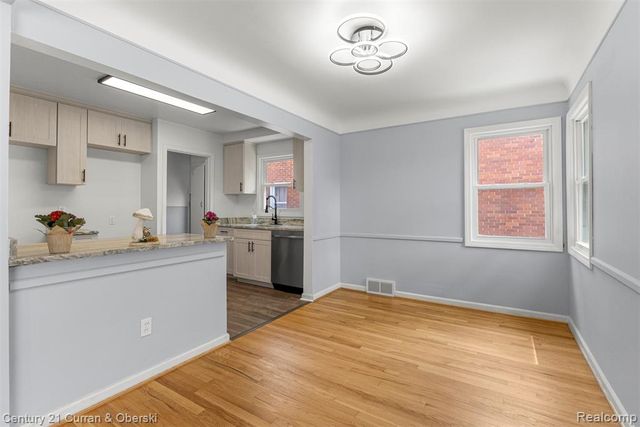 8276 Riverview Street, Dearborn Heights, MI 48127