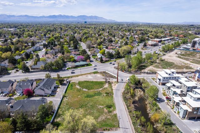 1990 E ARBOR LN, Holladay, UT 84117