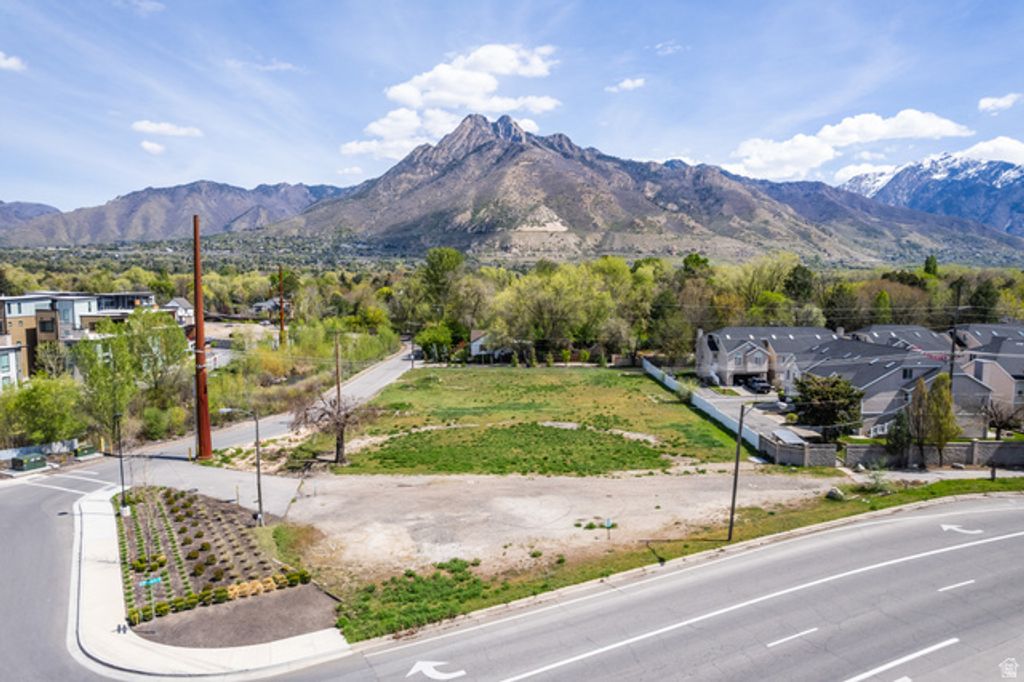 1990 E ARBOR LN, Holladay, UT 84117