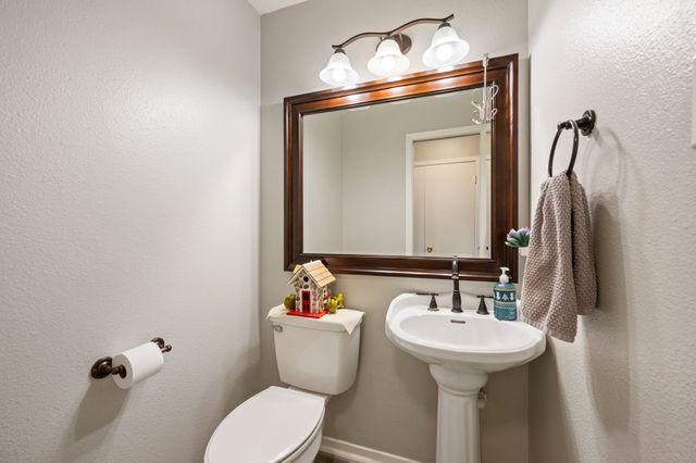 3905 Shady Creek Drive, Euless, TX 76040