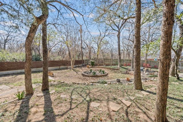 3905 Shady Creek Drive, Euless, TX 76040