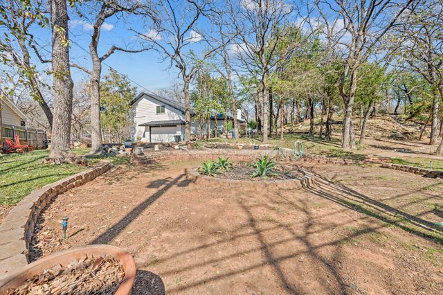 3905 Shady Creek Drive, Euless, TX 76040