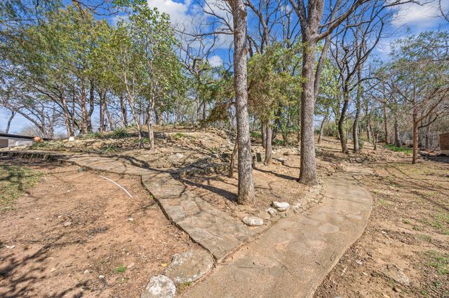 3905 Shady Creek Drive, Euless, TX 76040