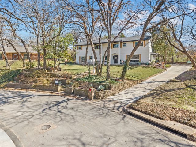3905 Shady Creek Drive, Euless, TX 76040
