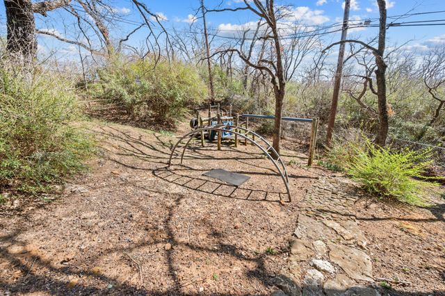 3905 Shady Creek Drive, Euless, TX 76040