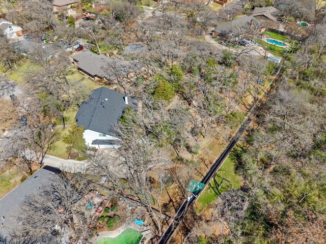 3905 Shady Creek Drive, Euless, TX 76040