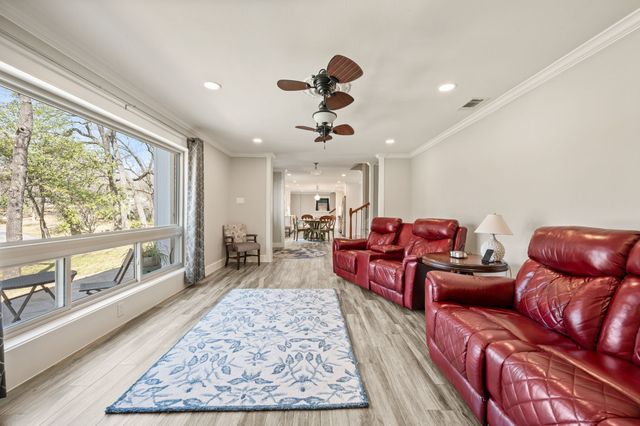 3905 Shady Creek Drive, Euless, TX 76040