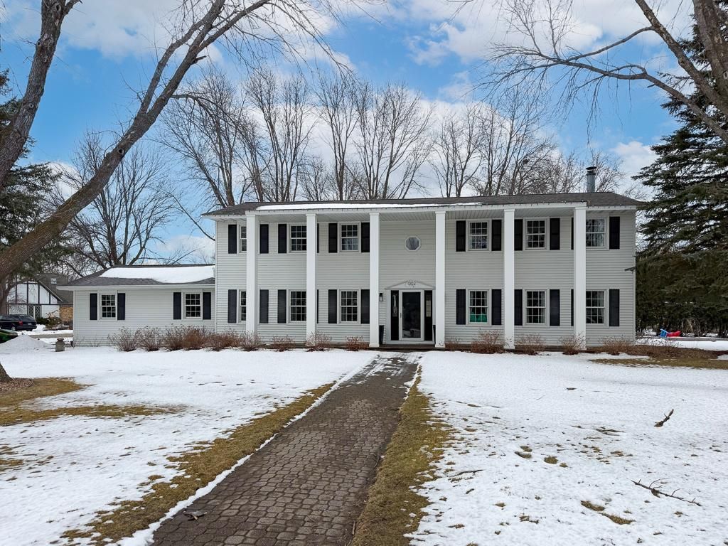 1302 Ridgeway Road, Marshall, MN 56258