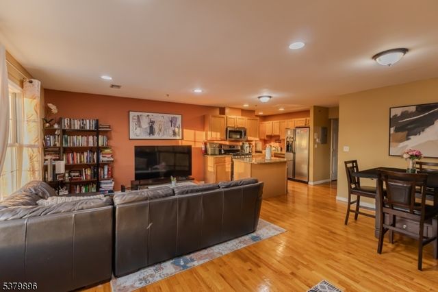 429 Broadway 8, Passaic City, NJ 07055