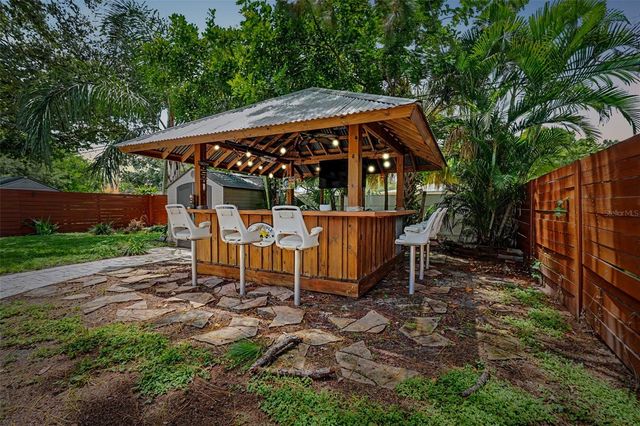 860 86TH AVENUE N, St Petersburg, FL 33702
