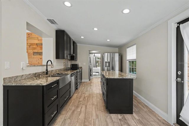 860 86TH AVENUE N, St Petersburg, FL 33702