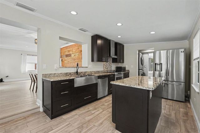 860 86TH AVENUE N, St Petersburg, FL 33702