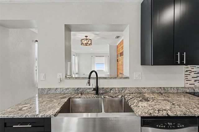 860 86TH AVENUE N, St Petersburg, FL 33702