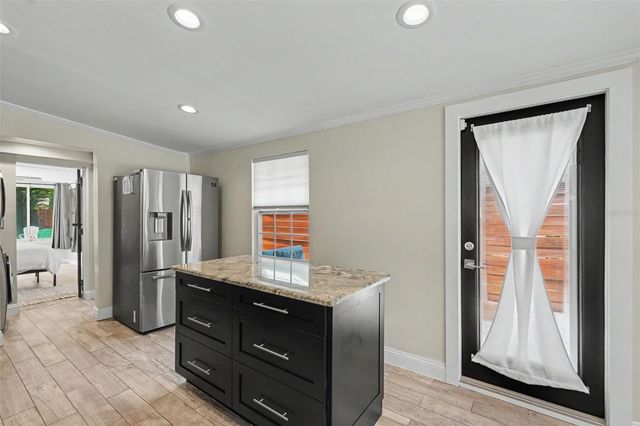 860 86TH AVENUE N, St Petersburg, FL 33702