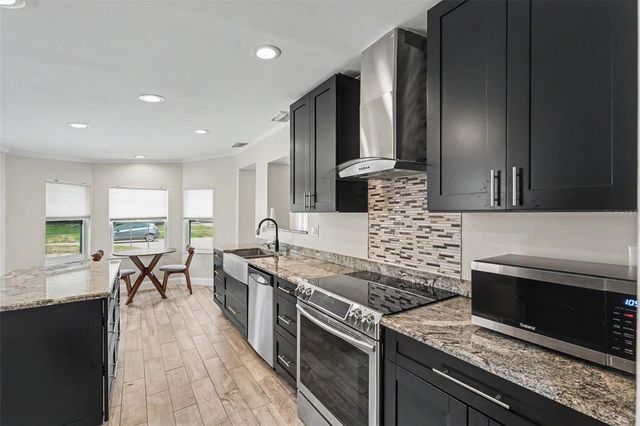 860 86TH AVENUE N, St Petersburg, FL 33702