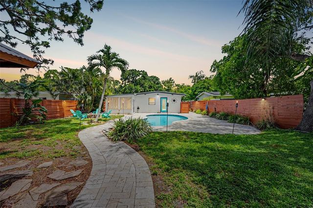 860 86TH AVENUE N, St Petersburg, FL 33702