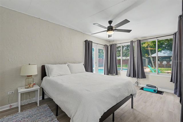 860 86TH AVENUE N, St Petersburg, FL 33702