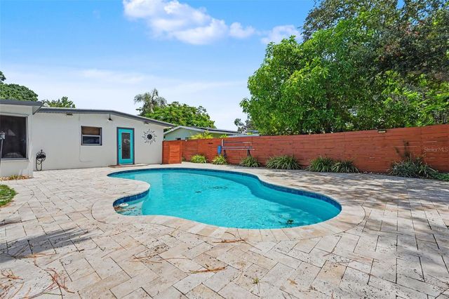860 86TH AVENUE N, St Petersburg, FL 33702