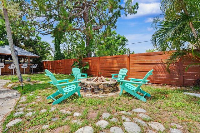 860 86TH AVENUE N, St Petersburg, FL 33702