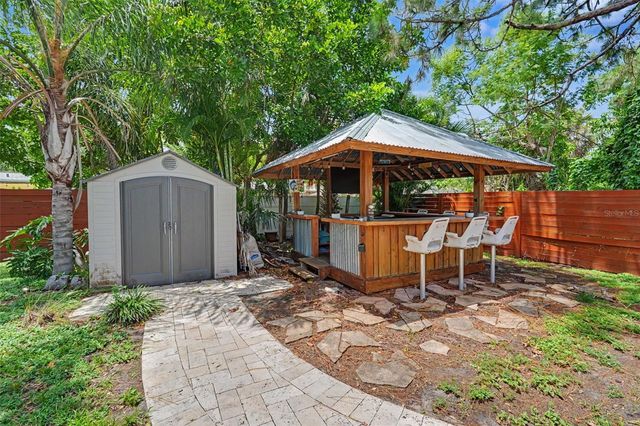 860 86TH AVENUE N, St Petersburg, FL 33702