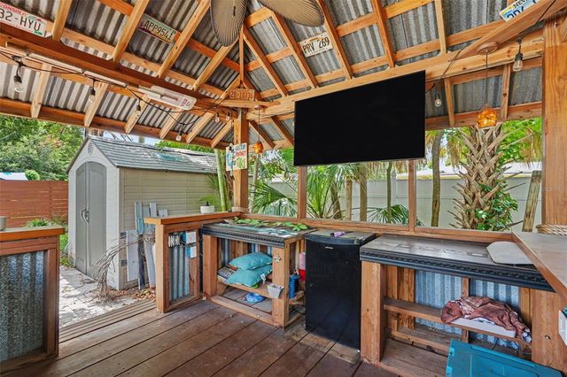 860 86TH AVENUE N, St Petersburg, FL 33702