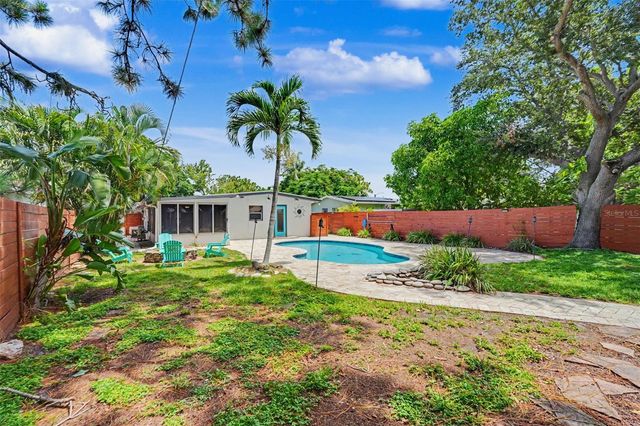 860 86TH AVENUE N, St Petersburg, FL 33702