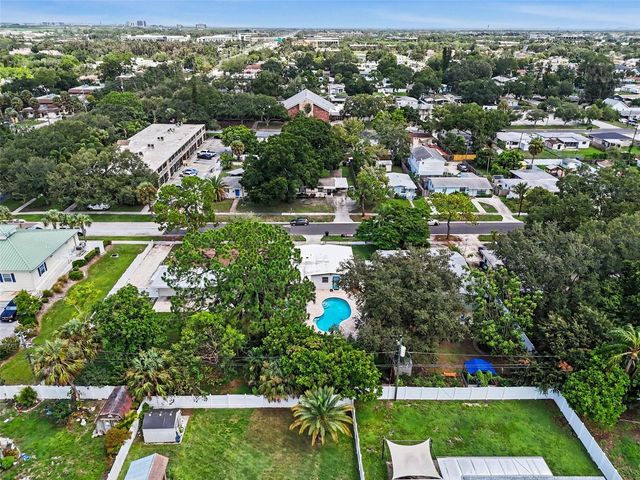 860 86TH AVENUE N, St Petersburg, FL 33702