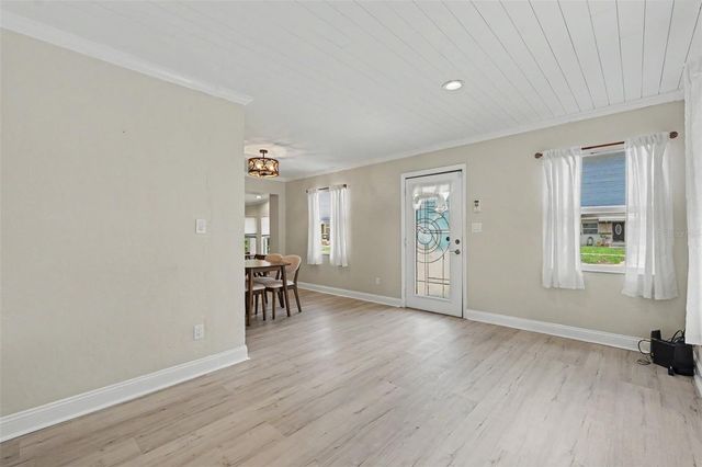 860 86TH AVENUE N, St Petersburg, FL 33702