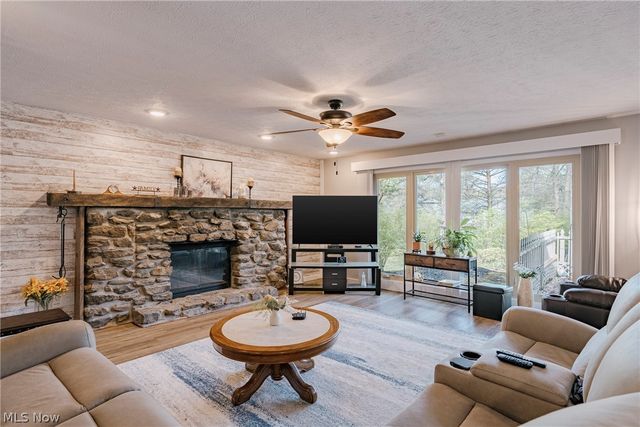 22156 Meadowsouth Court, Strongsville, OH 44149