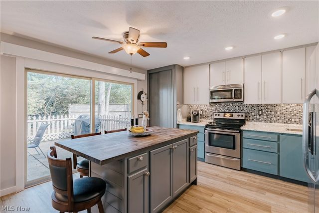 22156 Meadowsouth Court, Strongsville, OH 44149