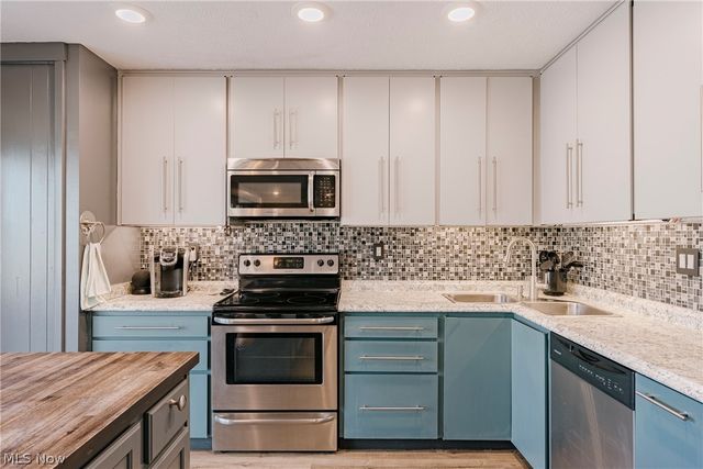 22156 Meadowsouth Court, Strongsville, OH 44149