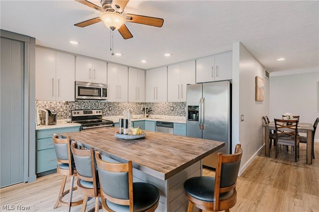 22156 Meadowsouth Court, Strongsville, OH 44149