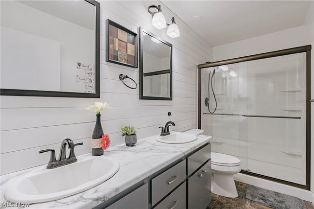 22156 Meadowsouth Court, Strongsville, OH 44149