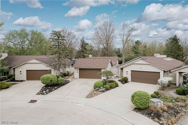 22156 Meadowsouth Court, Strongsville, OH 44149