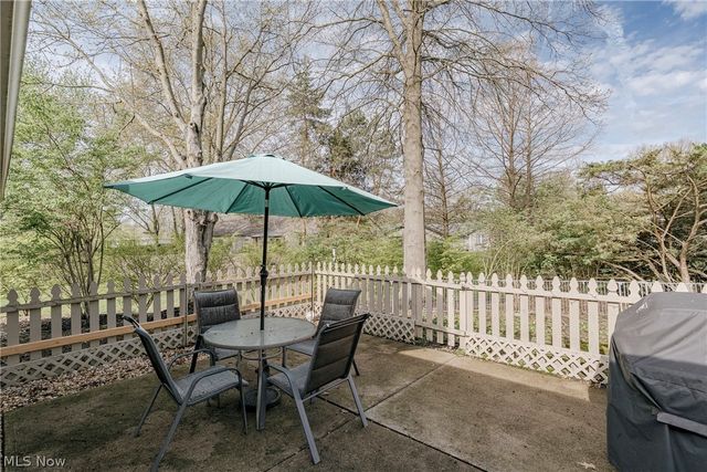 22156 Meadowsouth Court, Strongsville, OH 44149