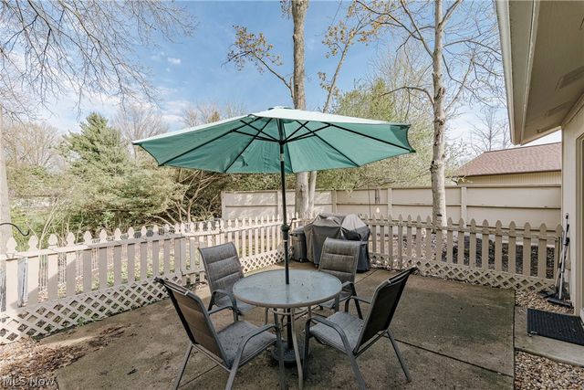 22156 Meadowsouth Court, Strongsville, OH 44149